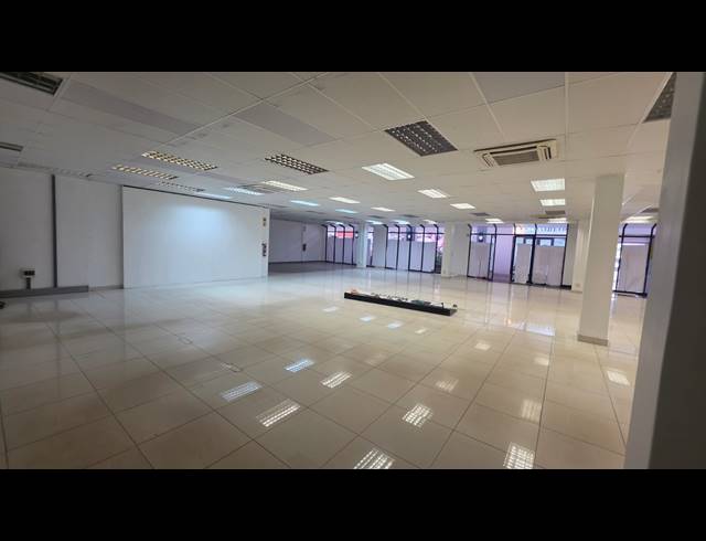351M² RETAIL TO LET IN FAIRVIEW